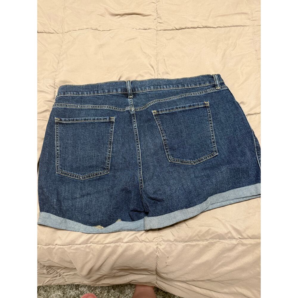 Old Navy Mid-Rise Boyfriend Denim Shorts size 16 - Picture 3 of 3